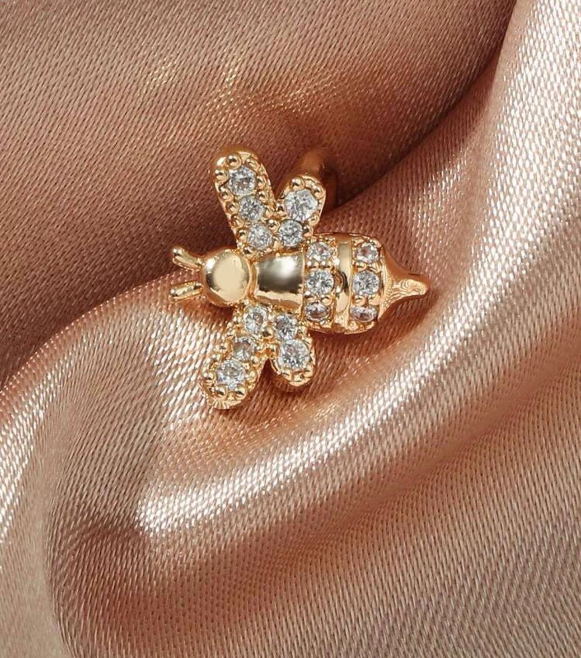 Crystal Bee Ear Cuff - photo 2
