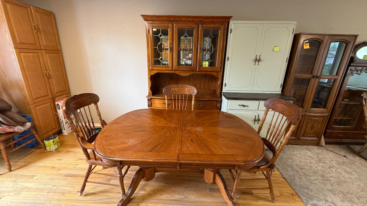 Table and Hutch