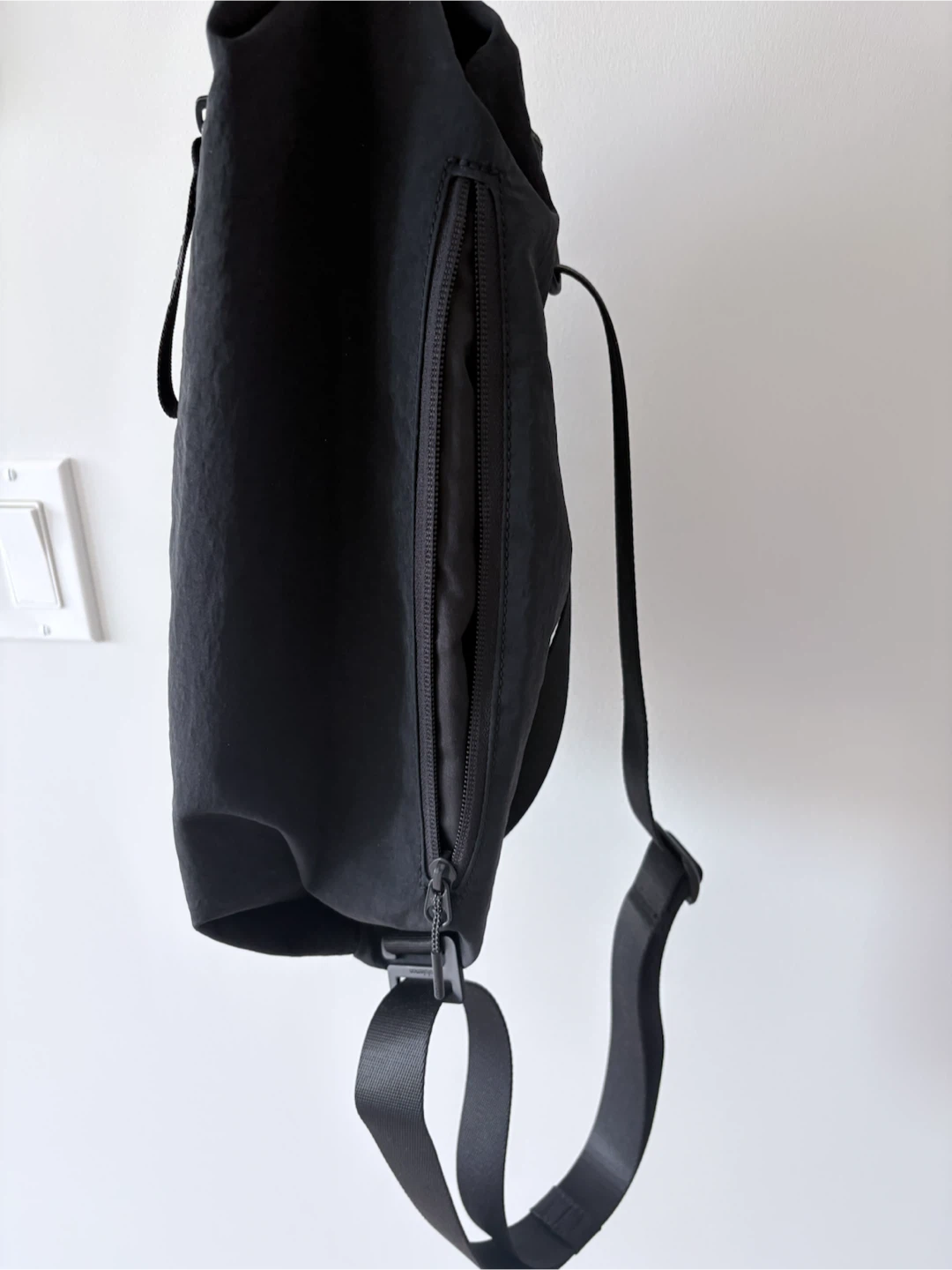 Lululemon Black Everywhere Sling Bag - photo 2