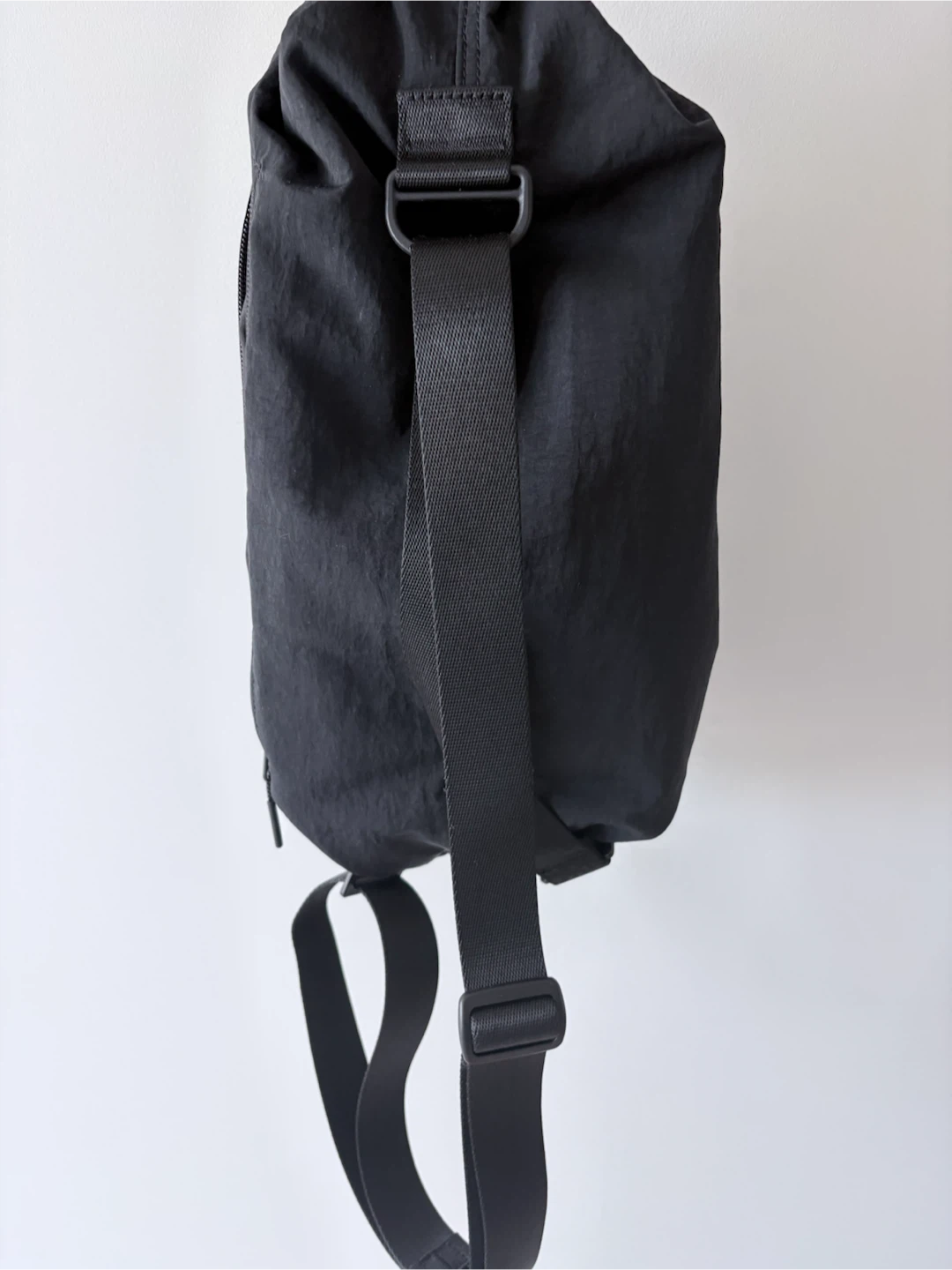 Lululemon Black Everywhere Sling Bag - photo 3