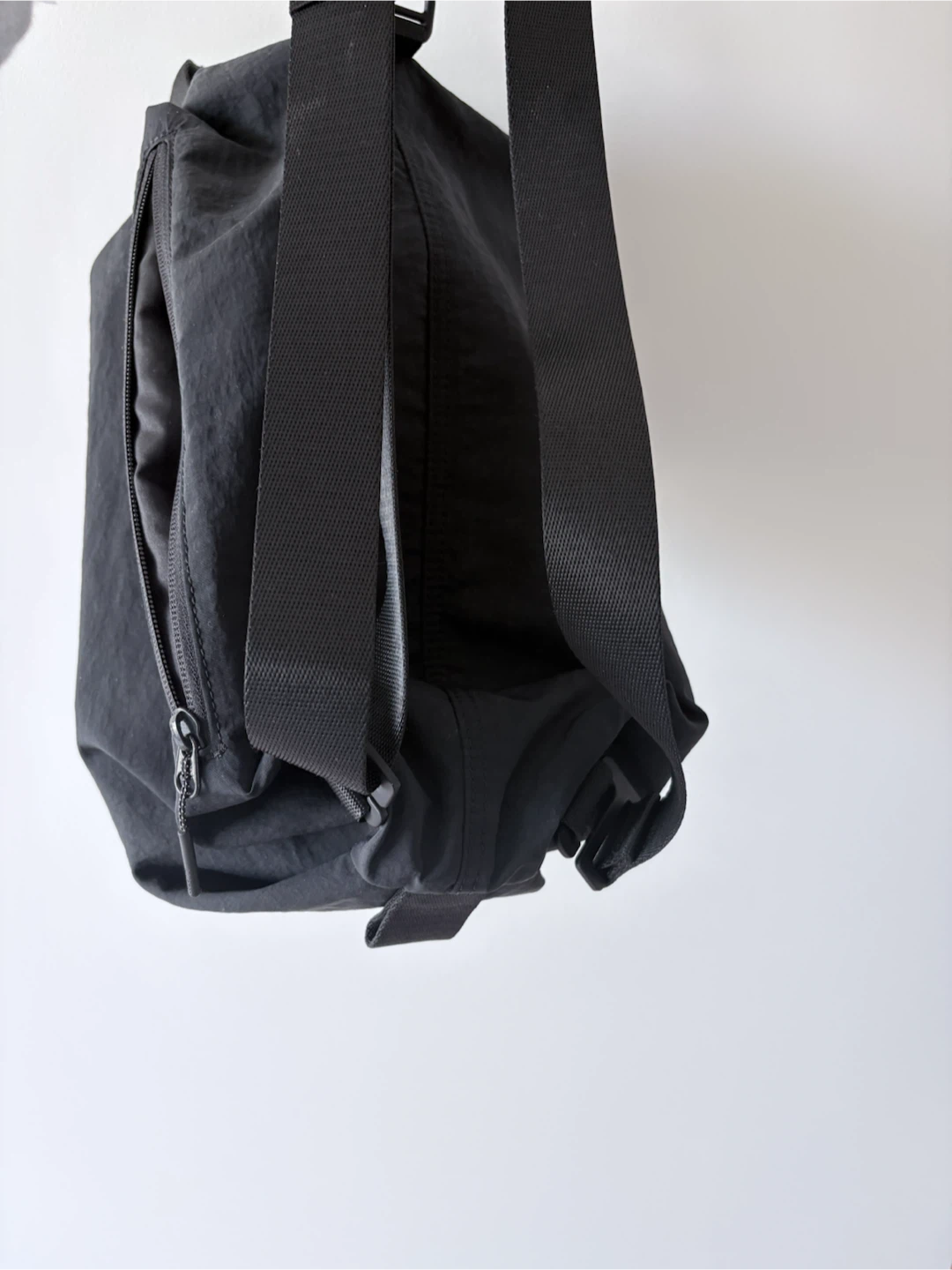 Lululemon Black Everywhere Sling Bag - photo 4