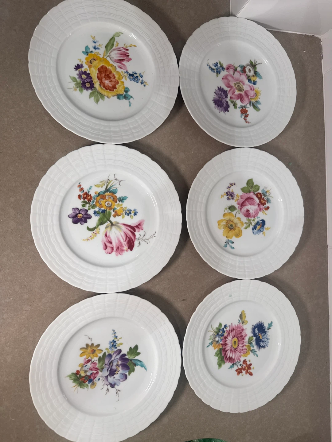 Hutschenreuther Germany Porcelain Plates Set