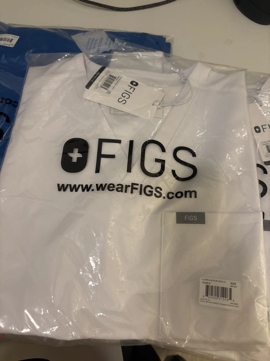 XS FIGS Scrub Top and bottom - photo 2