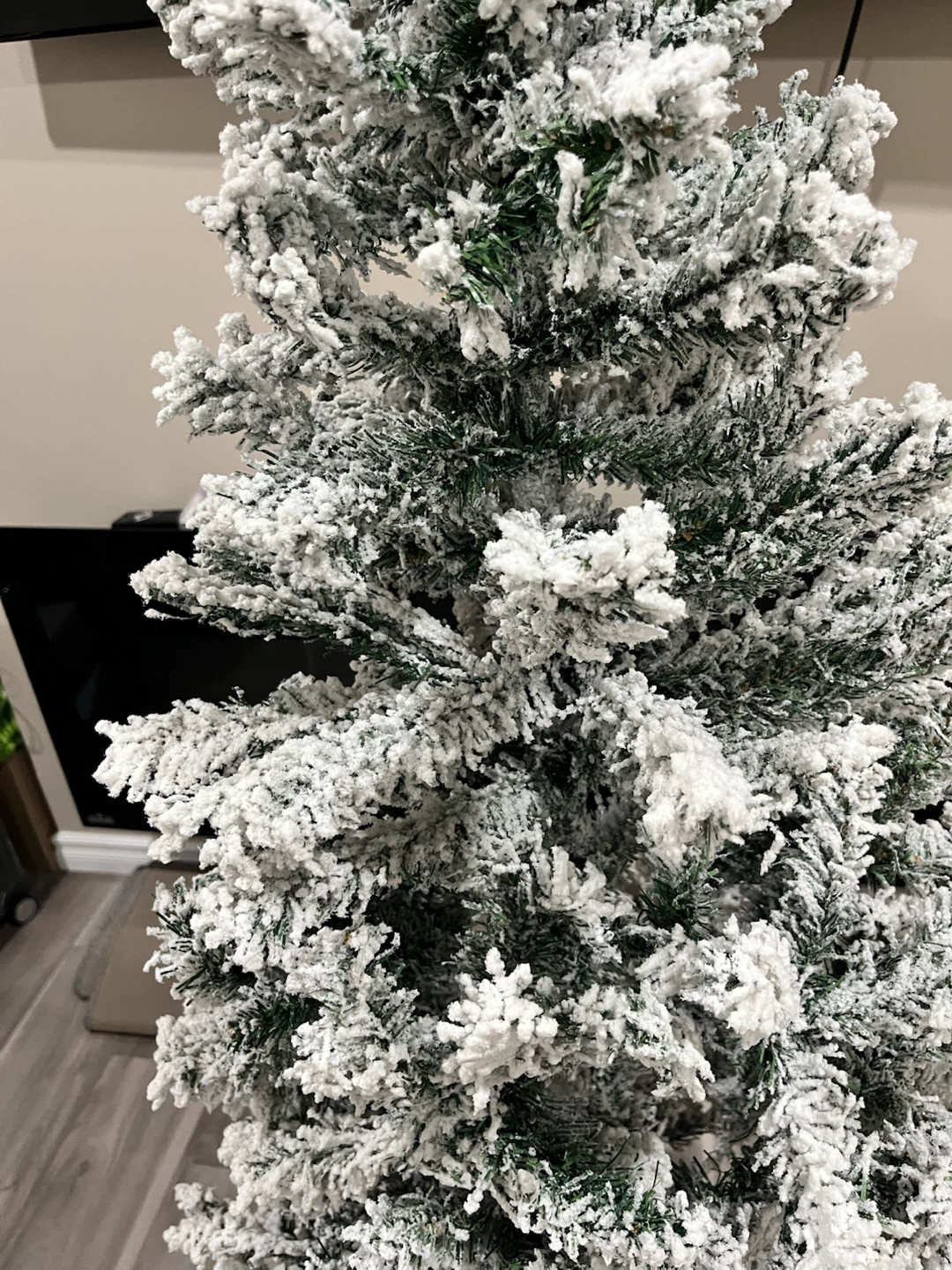Flocked Christmas Tree with Decorations - photo 4