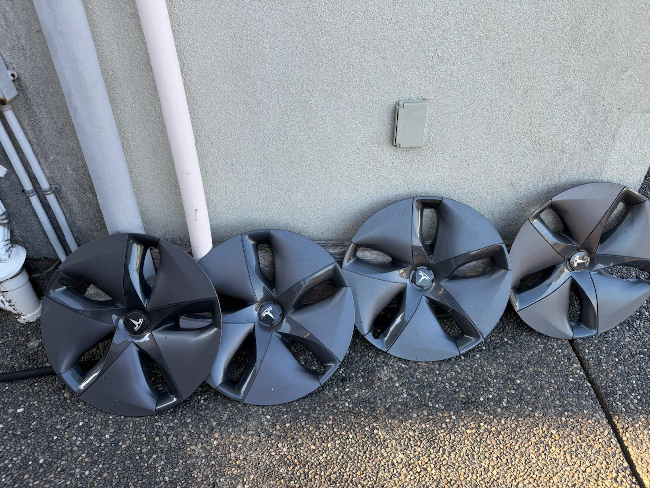 Set of 4 Tesla Model 3 Hubcaps - photo 2