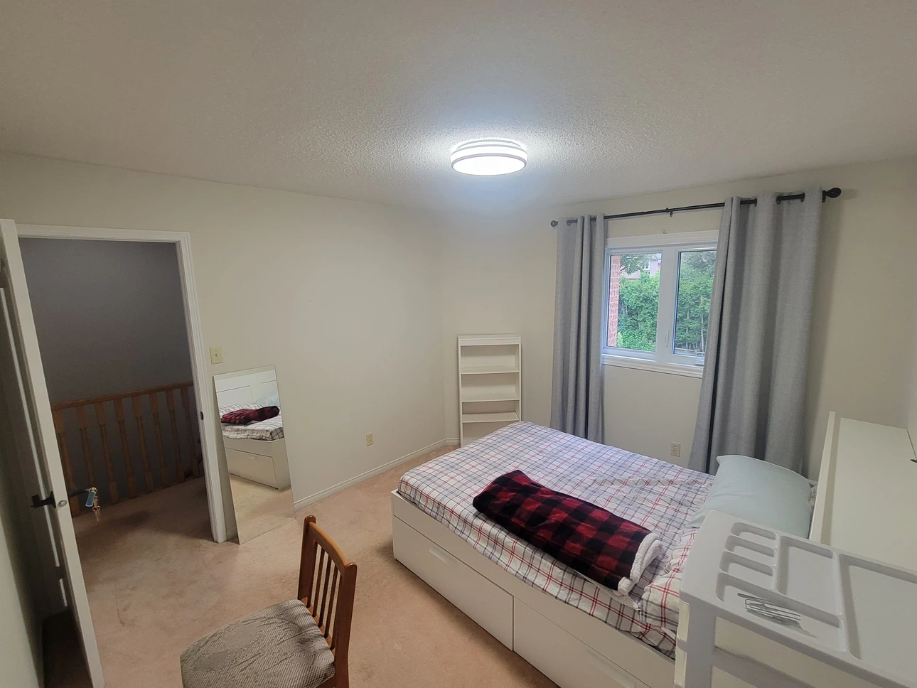Room for Rent Sept 1/Oct 1 - Female ONLY
