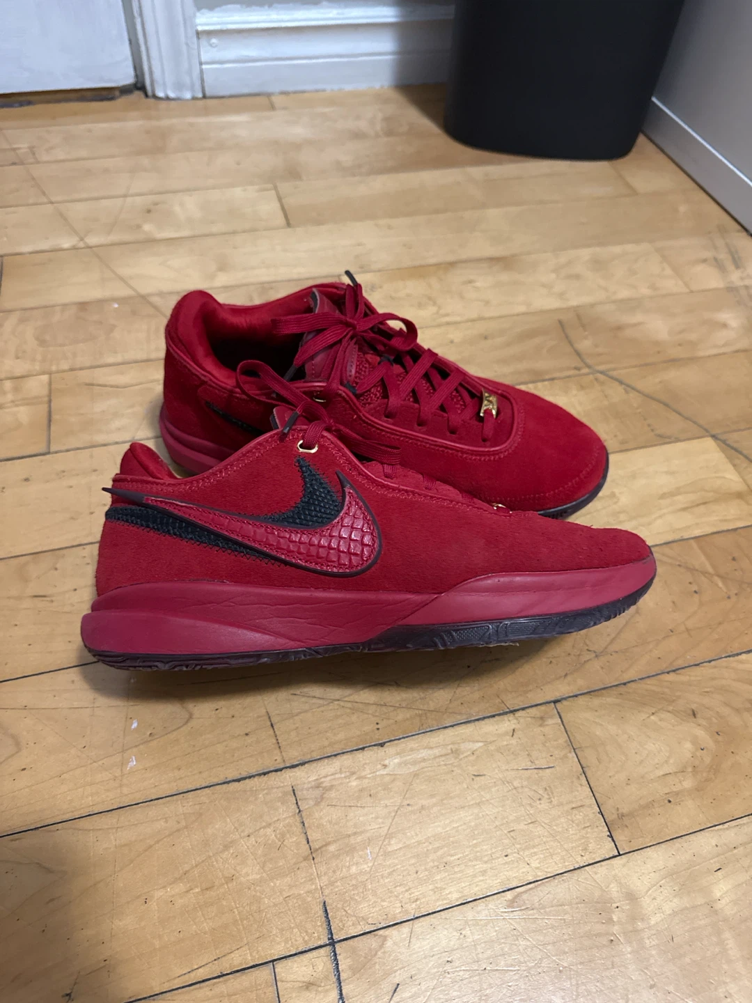 Liverpool F.C. x Nike LeBron 20 'Red' - photo 2