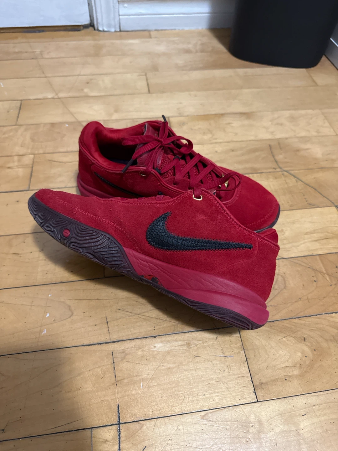 Liverpool F.C. x Nike LeBron 20 'Red' - photo 3