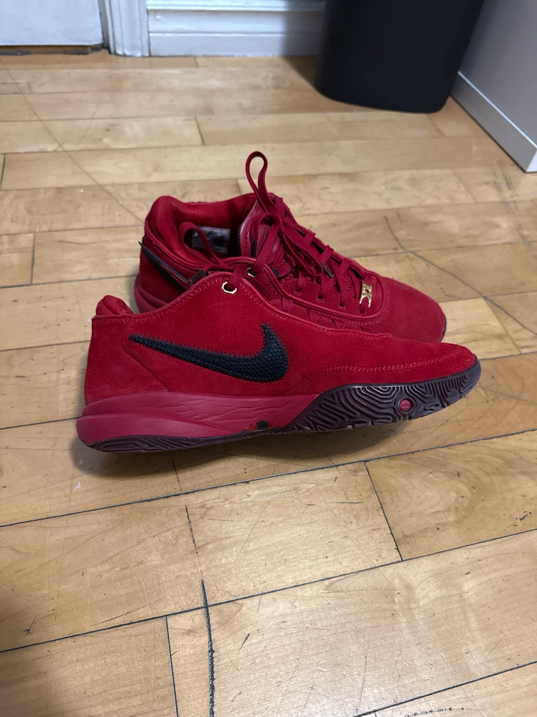 Liverpool F.C. x Nike LeBron 20 'Red' - photo 4