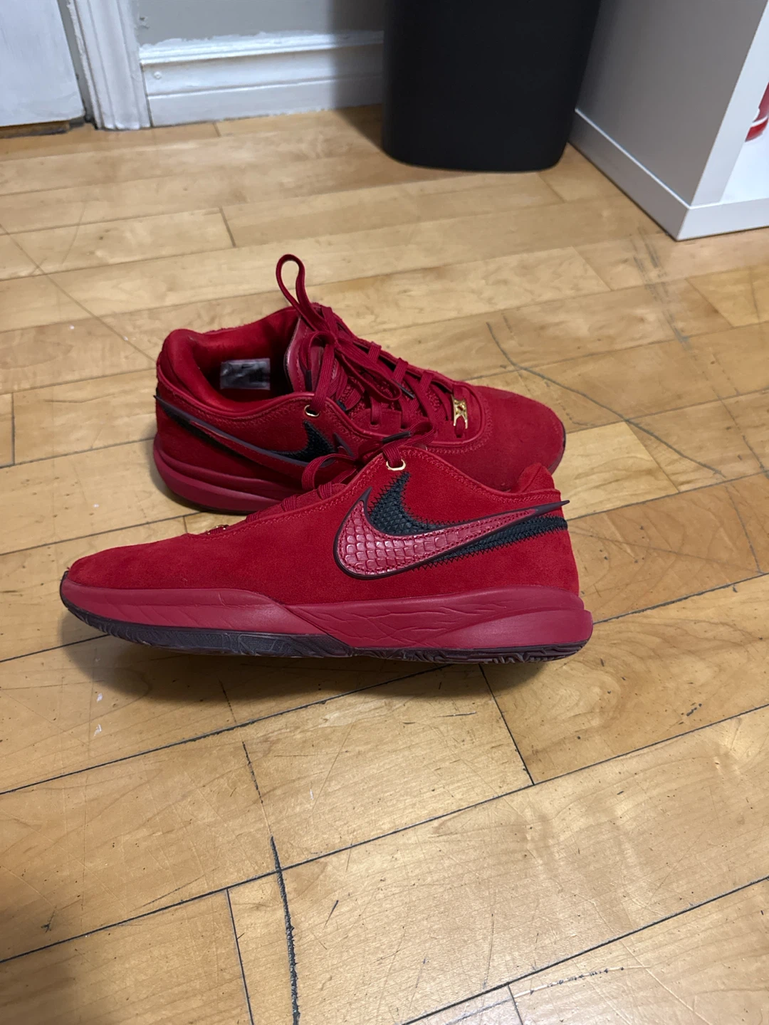 Liverpool F.C. x Nike LeBron 20 'Red' - photo 5