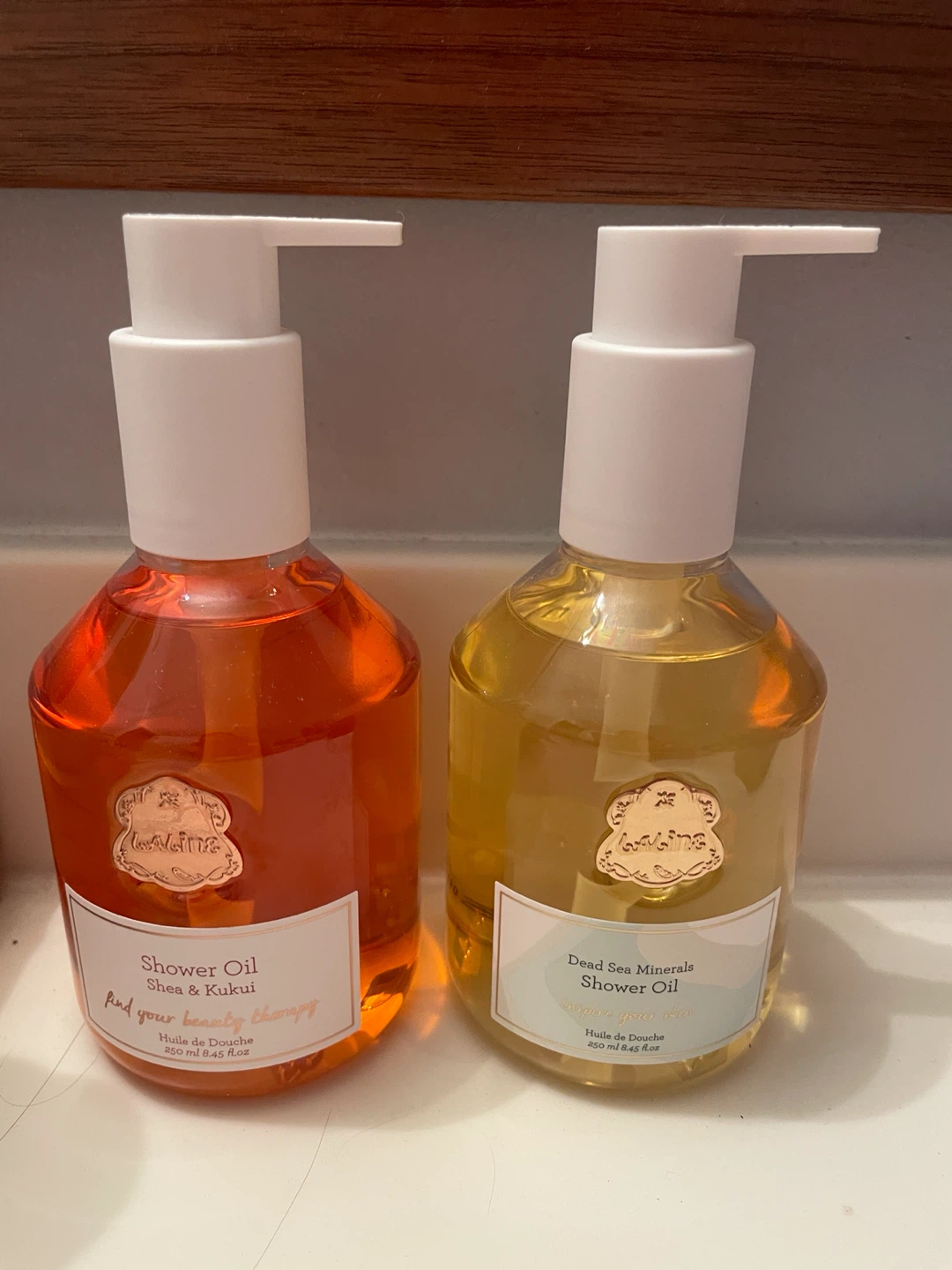 2 Laline shower oils