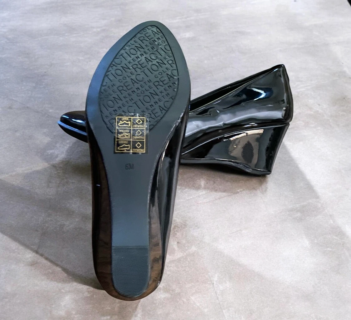 NEW Kenneth Cole Reaction Black Wedge Heels, Size 6