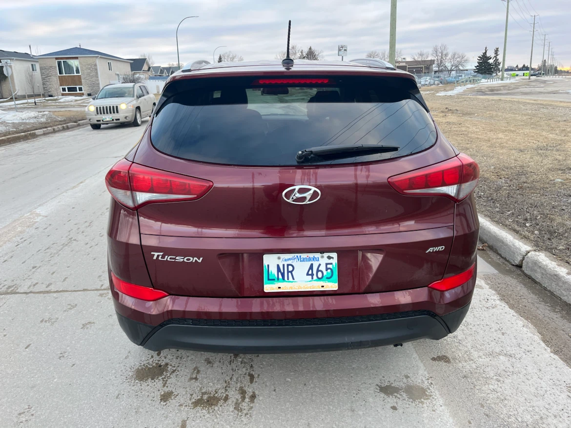 Hyundai Tucson AWD - Burgundy