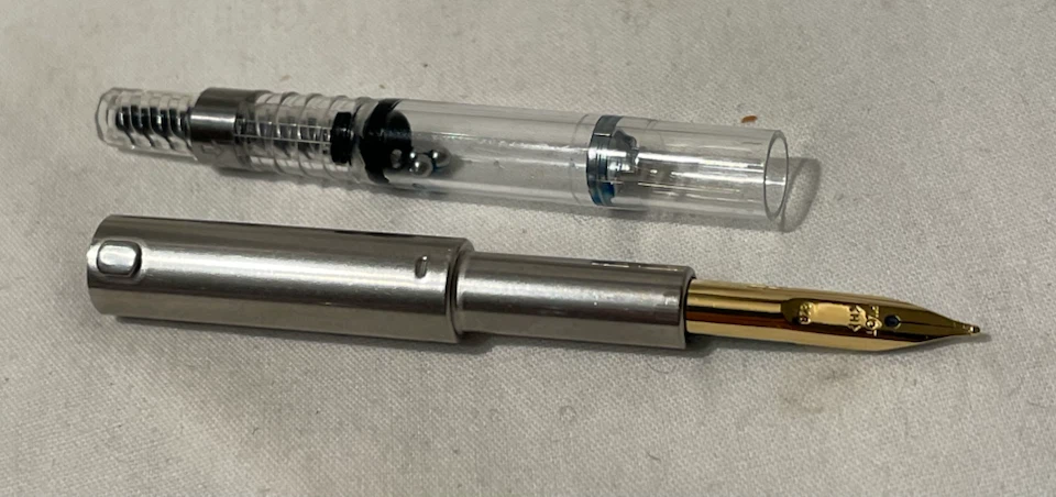 Pilot Capless Fountain Pen M Nib with Converter - photo 5