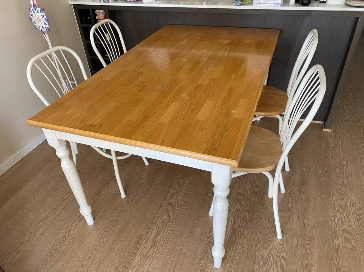 Beautiful Dining Table Set with 4 chairs