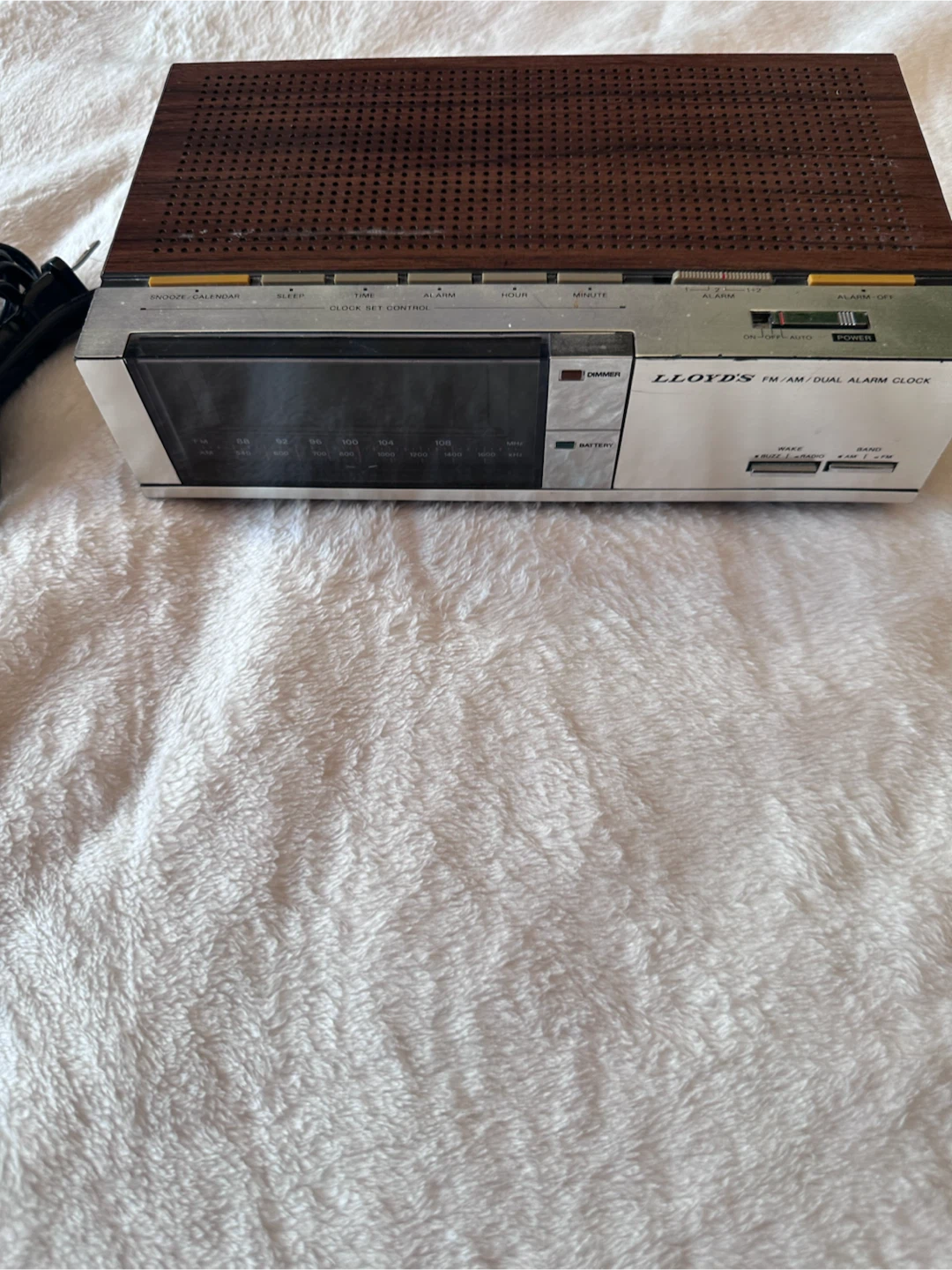 Lloyds FM/AM Dual Alarm Clock Radio