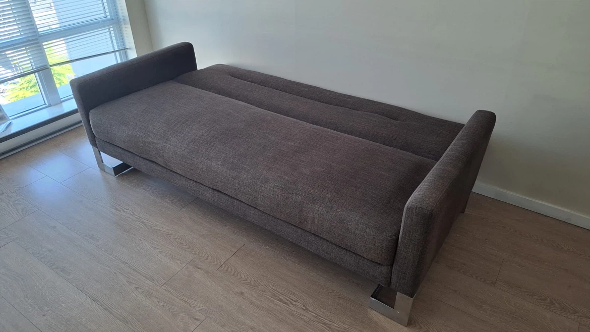 Modern and Chic Sofa Bed - photo 2