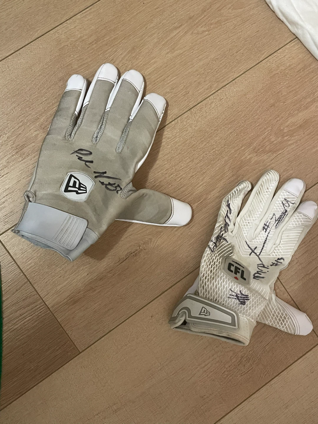 New Era CFL Football Gloves - photo 3