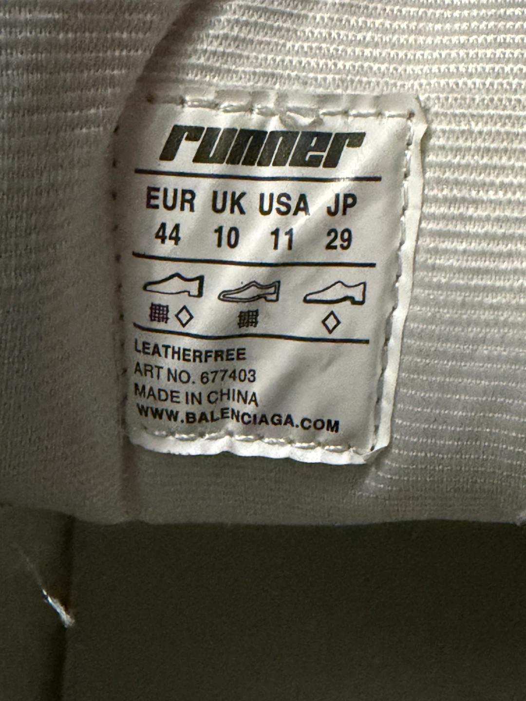 White Balenciaga Runner Sneakers Size 44 - photo 3