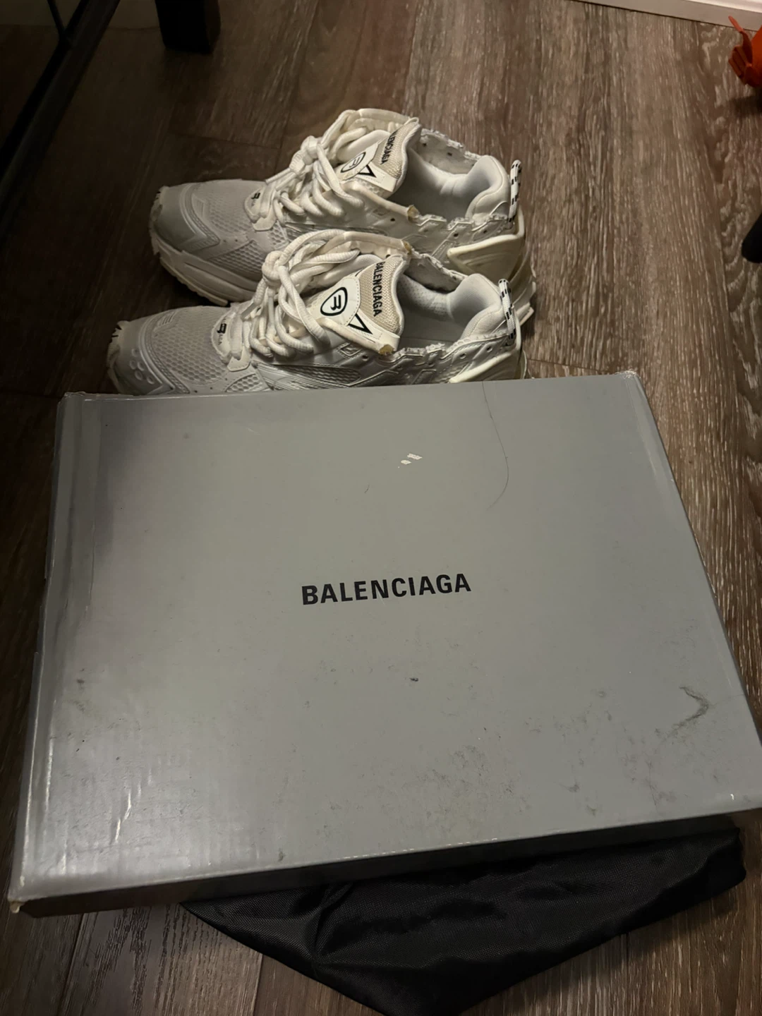 White Balenciaga Runner Sneakers Size 44 - photo 5