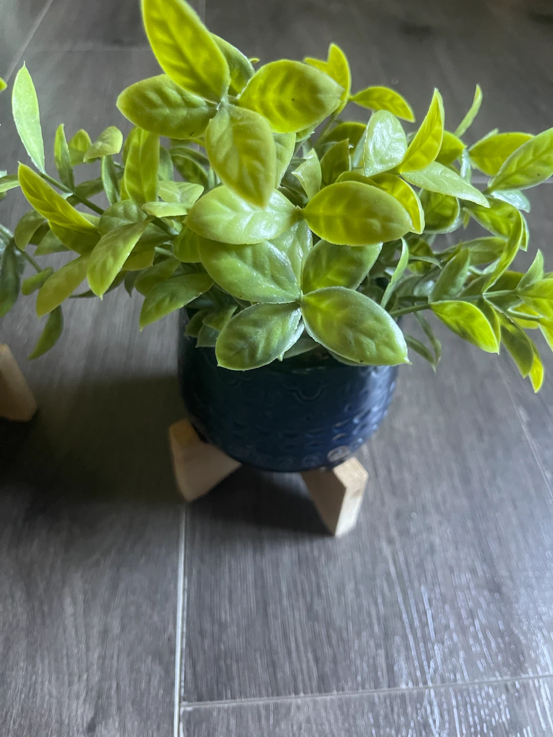 2 artificial potted plants - photo 2