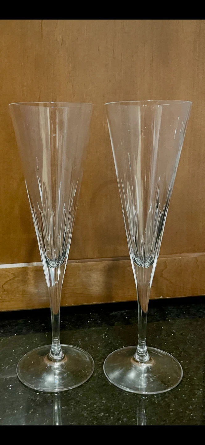 Vera Wang Wedgewood Duchesse champagne flutes - photo 2