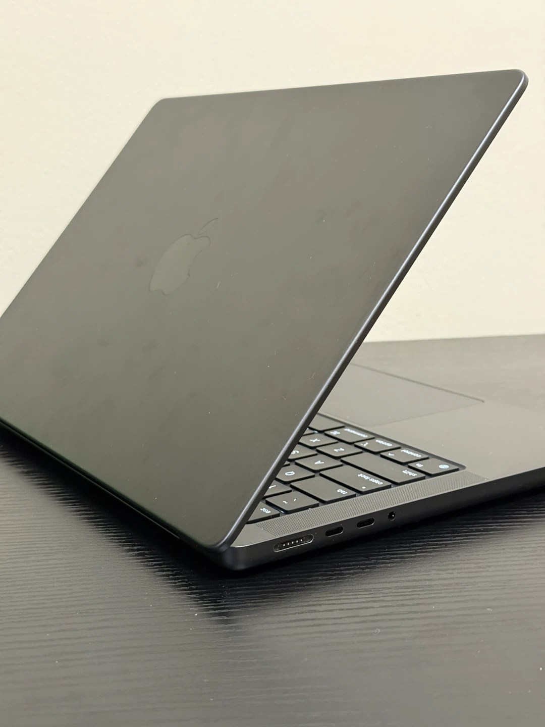 MacBook Pro 14-inch 2024 M4 16GB RAM 512GB SSD - Screen Issue - photo 4