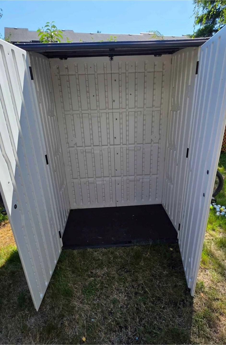 Craftsman Large Vertical Resin Shed - photo 3