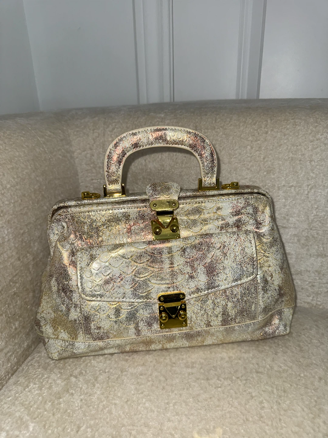 Unique Vintage Style Handbag. So beautiful