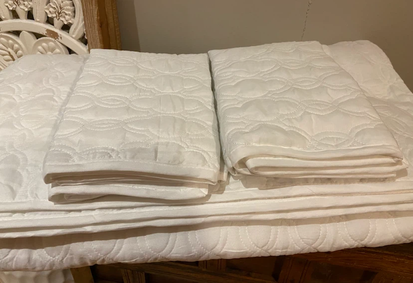 New Queen White Coverlet Quilt Set - photo 3
