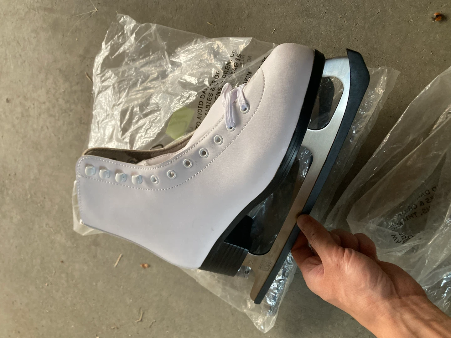Hespeler Women's Figure Skates (US 7)