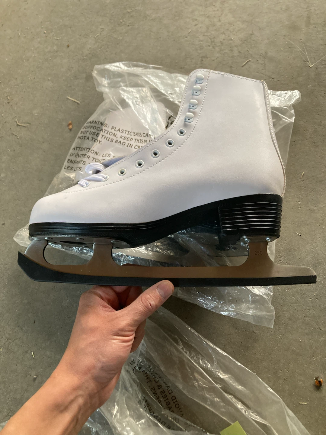 Hespeler Women's Figure Skates (US 7) - photo 2