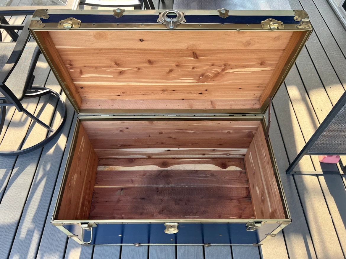Vintage Union Trunk & Luggage Co. Steamer Trunk - photo 3