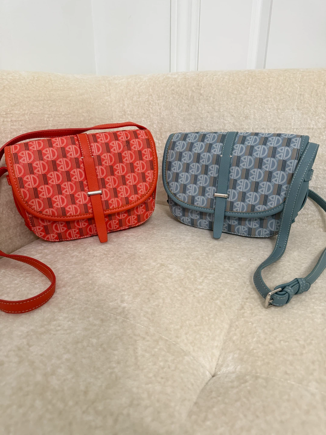 Bundle of two crossbody bags