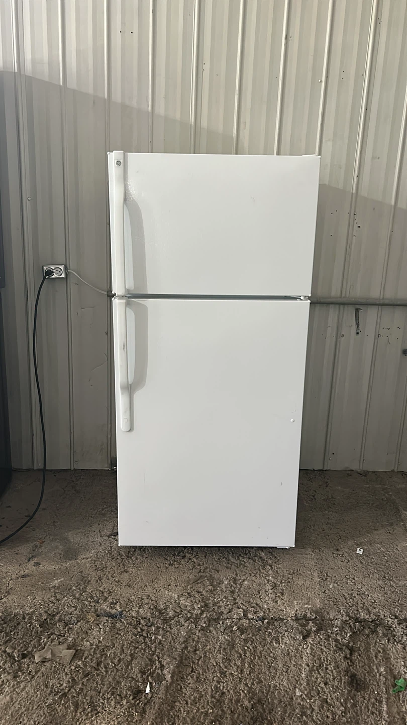GE Refrigerator GTS16GBSFRWW