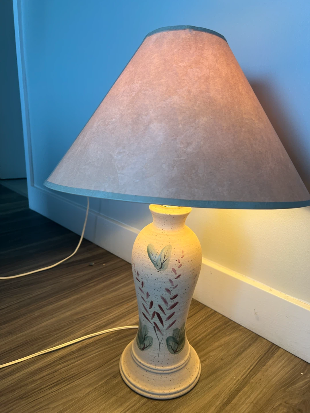 Table Lamp with Floral Design - photo 3
