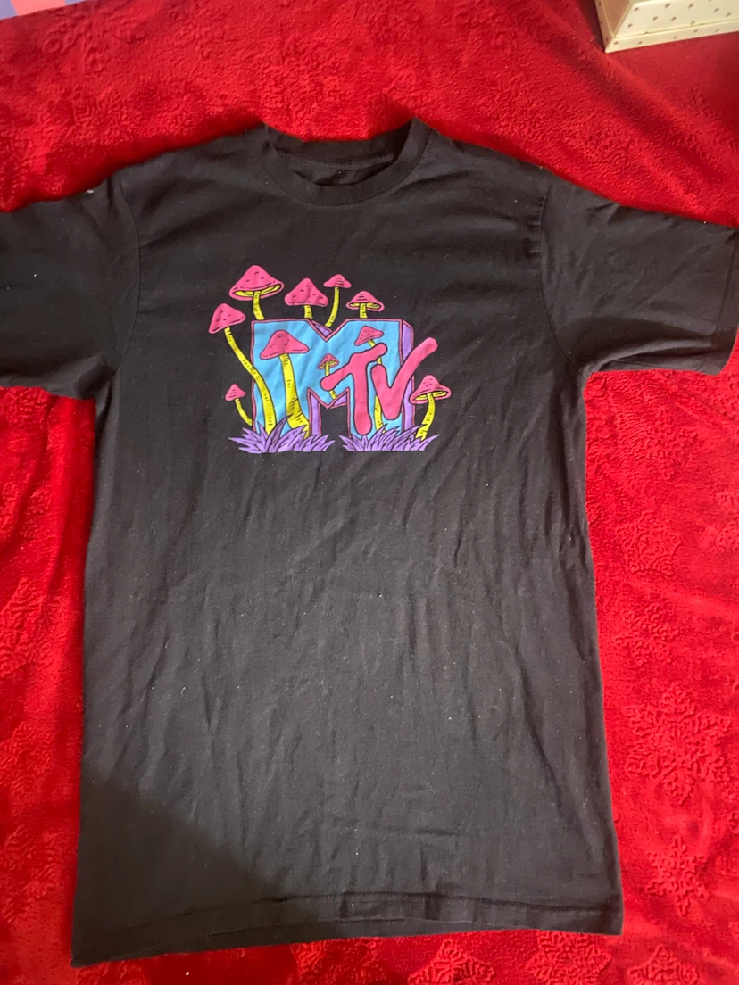 MTV Mushroom Graphic T-Shirt Medium