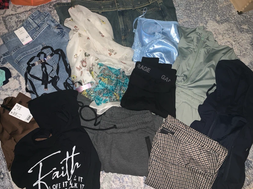 Large 13 piece womens clothing bundle