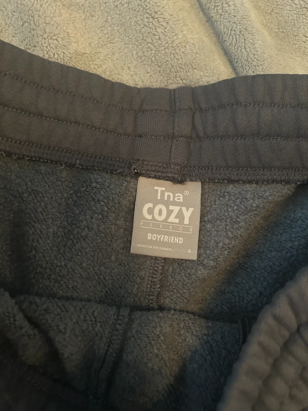 Aritzia Tna Cozy Fleece Boyfriend Fit Shorts - photo 2