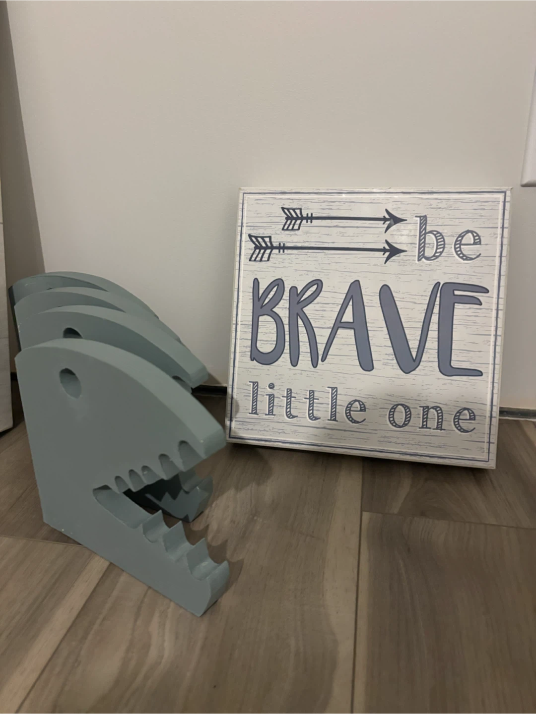 Dinosaur pictures & shelf brackets - photo 2