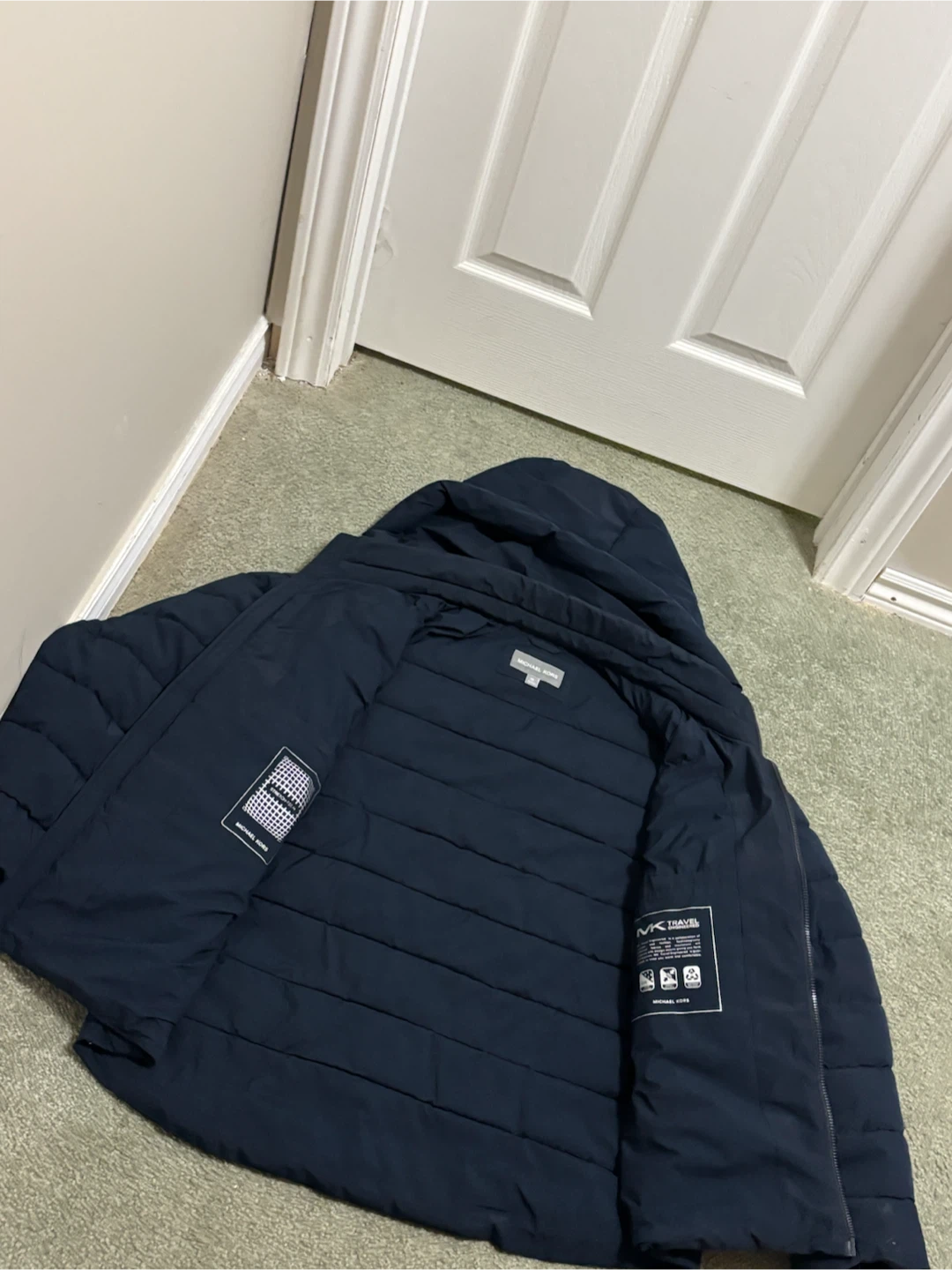 Michael Kors Puffer Jacket in good condition - photo 5