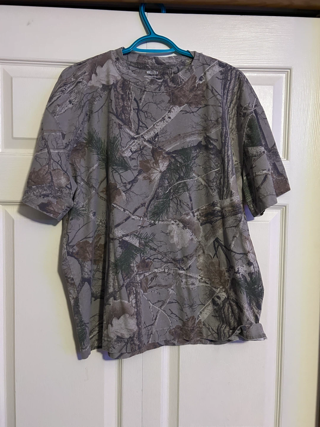 Hollister Men's Camo Heavyweight T-Shirt - Size L