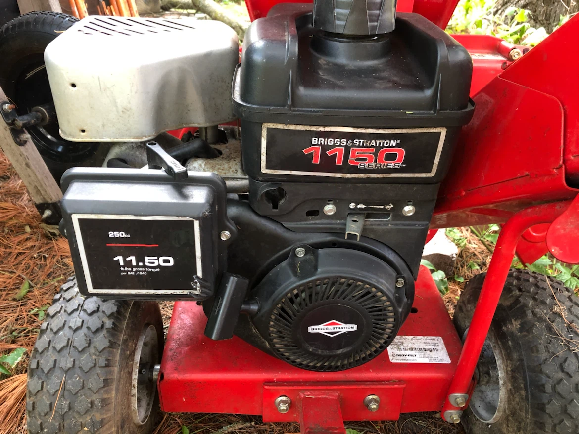 Troy Bilt chipper/shredder - photo 4