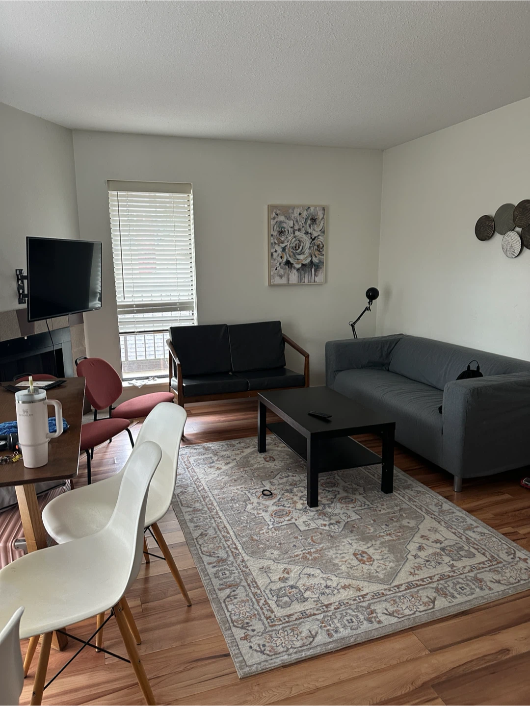 Fully Furnished 3 Bed 1 Bath Condo near Robson St