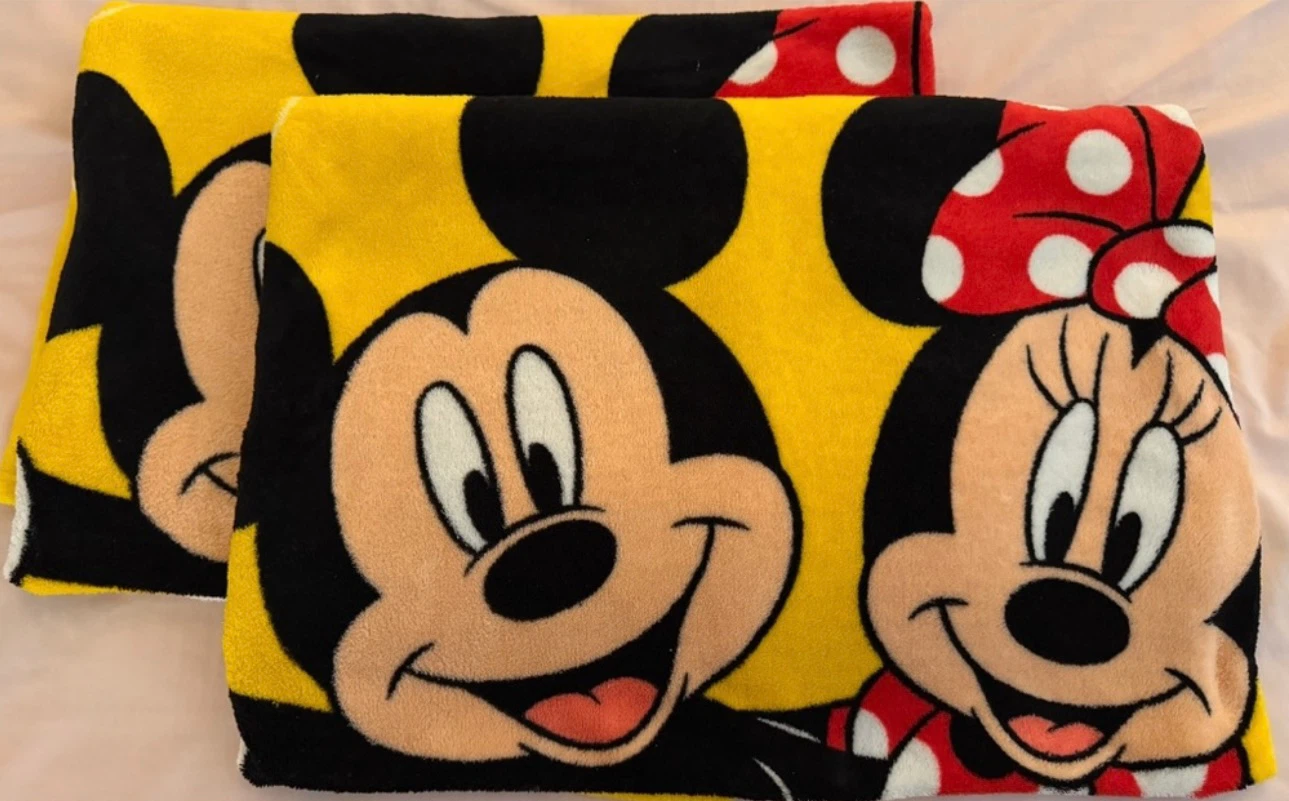 Disneyland Mickey and Minnie Yellow Blanket (sold separately) - photo 2