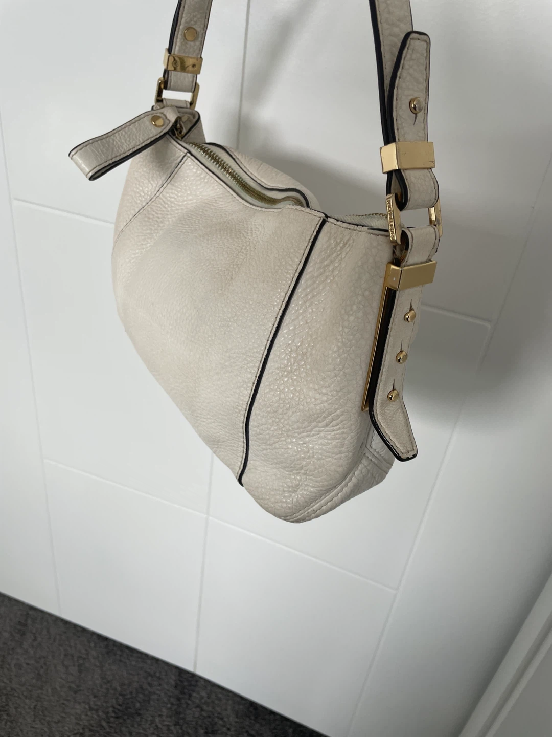 Michael Kors Leather Shoulder Bag - photo 3