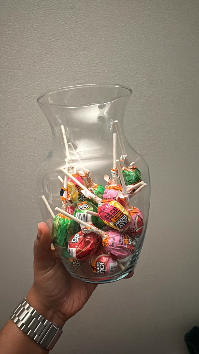 Plain glass vase (without candy)