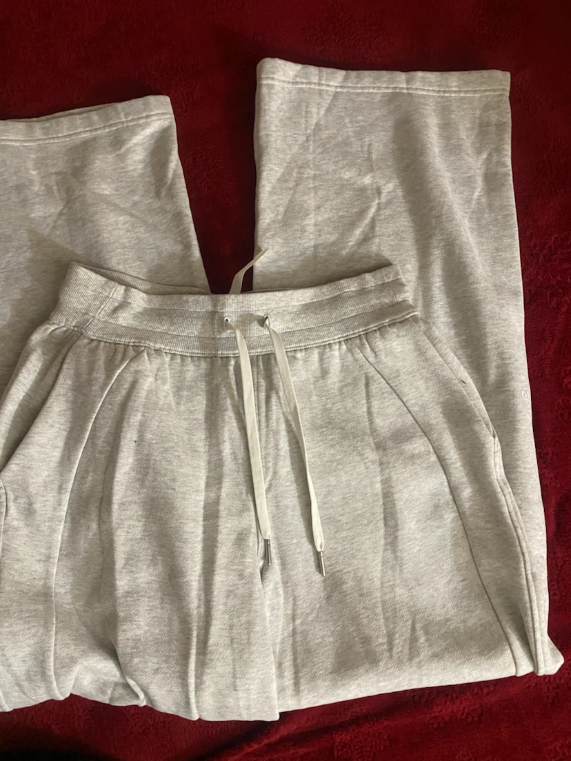 Lululemon Grey scuba Wide Leg Sweatpants - photo 3