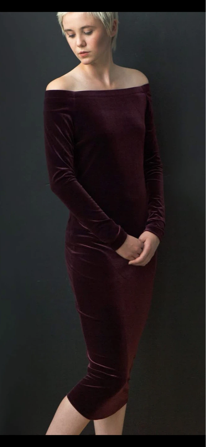 Off shoulders velvet long dress - photo 4