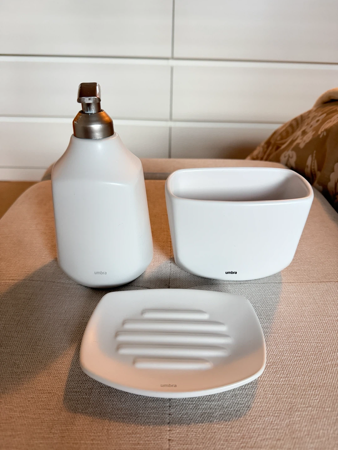 Umbra White Bathroom Accessory Set - photo 2